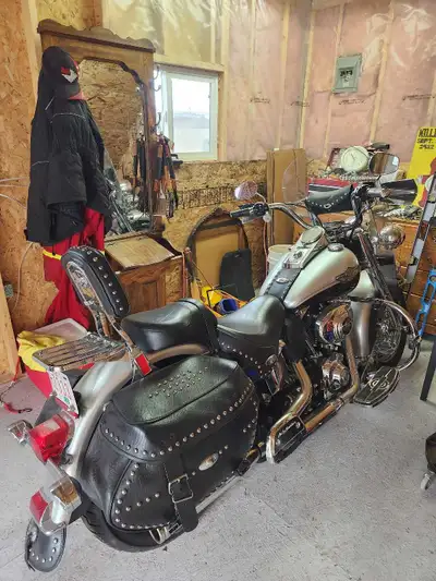 2003 FLSTCI low mileage iconic vintage-styled cruiser with the classic studded leather saddlebags an...