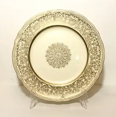 Vintage Grindley of England Creampetal Buckingham dinner plate, View more