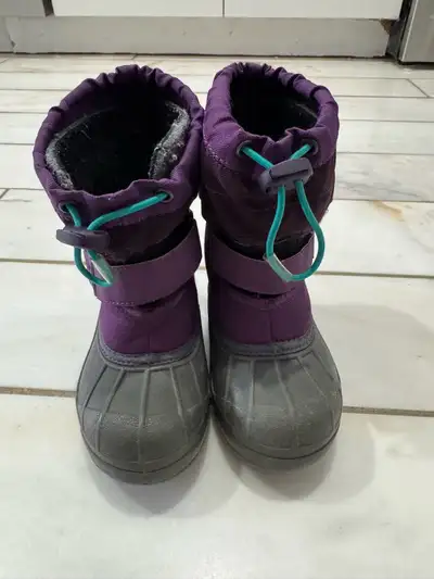 Columbia snow boots US 9, View more