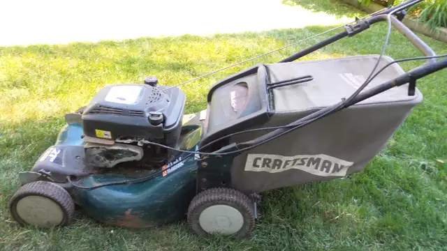 Tondeuse autotractée CRAFTSMAN 21'' in Lawnmowers & Leaf Blowers in City of Montréal - Image 2