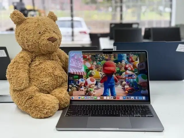 APPLE MACBOOK Air A2681 | 2022 | M2 | 13" in Laptops in Markham / York Region - Image 2