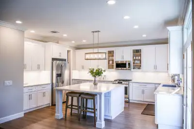 Selling New Beautiful Premium White Shaker Kitchen and Bathroom Vanity Cabinets at Affordable Pricin...