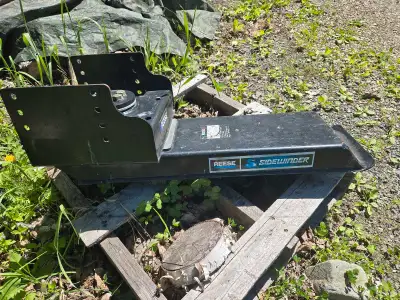 Reese Sidewinder 16K 5th wheel pinbox. Tow and turn up to 90deg with a short or regular box truck. P...