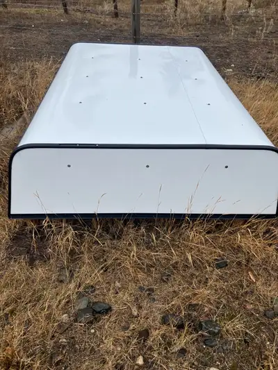 Leer aluminum canopy. Good shape. Selling because I don’t need it anymore. Fits a 2018 Chevy 6,6’ bo...