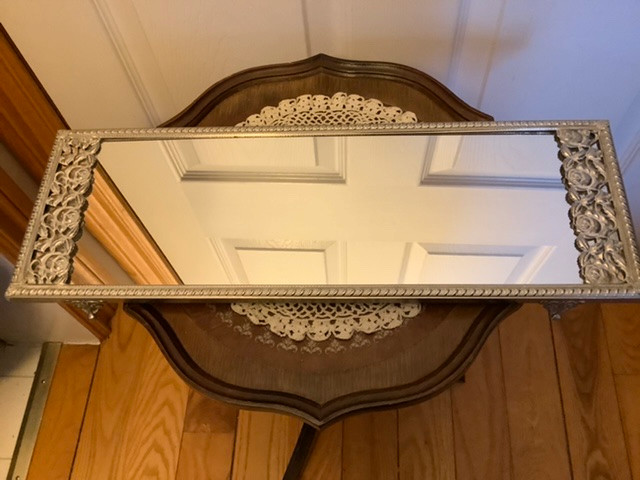 Vintage Ornate Four Footed Dresser Mirror in Arts & Collectibles in Belleville - Image 4