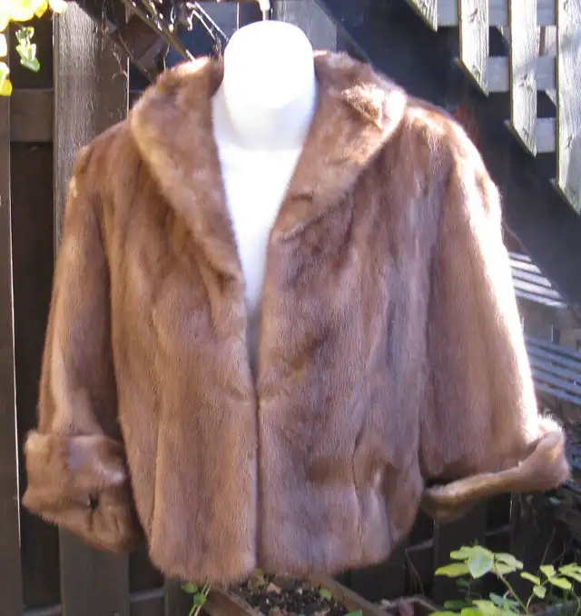 Manteau de vison - Vintage in Arts & Collectibles in City of Montréal - Image 5