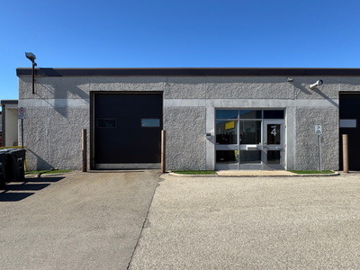 Well-located industrial unit available in Oakville, just off the QEW for quick highway access. Appro...