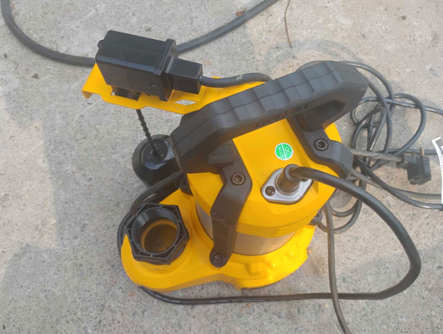 DeWalt sump pump  in Power Tools in Oshawa / Durham Region - Image 3