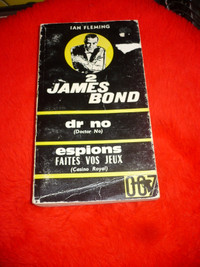 Lot no 5 Magazines/Livres de James Bond vintage