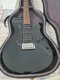 GODIN. SD/XT electric guitar for sale. 