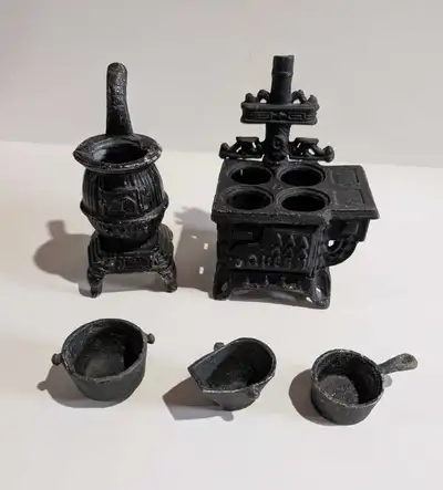 Vintage Queen Miniature Cast Metal Cook Stove and Pot belly stove with accessories. Salesman Sample....