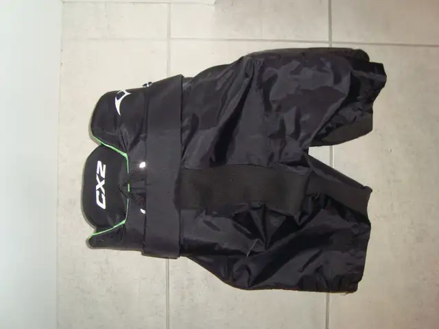 Culotte de hockey medium pour enfant in Hockey in Drummondville - Image 4