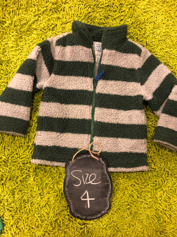 Boys Fall Sherpa/Fuzzy Like Jacket - Size 4 in Clothing - 4T in Calgary - Image 2