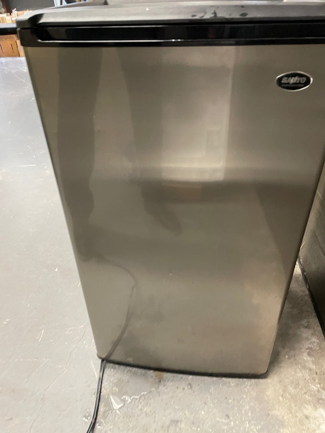 Bar fridge Refrigerators Ottawa Kijiji