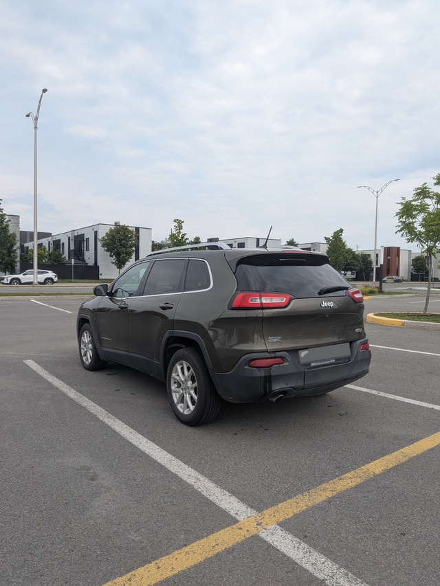 Jeep Cherokee — photo 4
