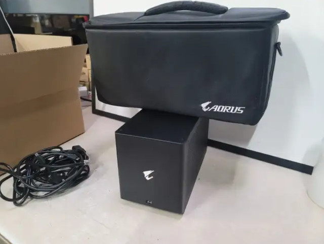 Lightly used Gigabyte AORUS RTX 3090 external card for laptops in System Components in Mississauga / Peel Region - Image 2
