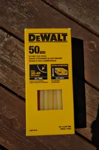 Dewalt Hot Melt Glue Sticks – 50 pack