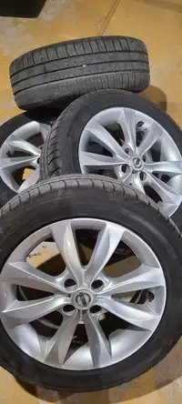 2015 nissan versa note 16 inch oem wheels and Michelin Tires 