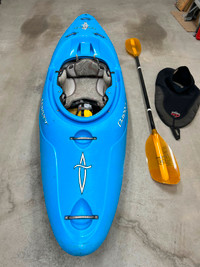 Kayak, Dagger mamba 7.6 with paddle ,skirt, float bags