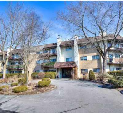 Beau Condo a Aire Ouverte 2 chambre, 2 salle de bain Découvrez un havre de paix avec ce condo élégan...