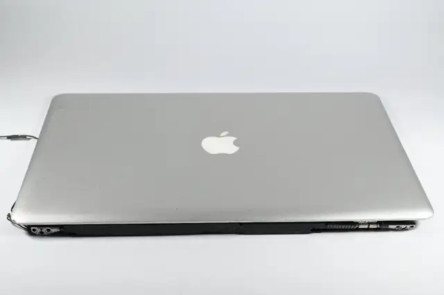MacBook Pro 15 A1286 Mid 2012 Full LCD Screen Display Assembly in Laptop Accessories in City of Toronto - Image 3