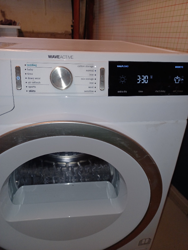 Apartment size clothes dryer in Washers & Dryers in City of Toronto