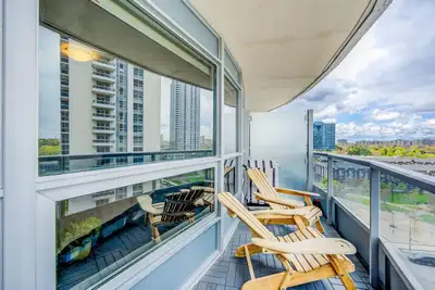 Modern & Spacious 2BR+1 Den+2Bath Condo in Prime Agincourt, TOR