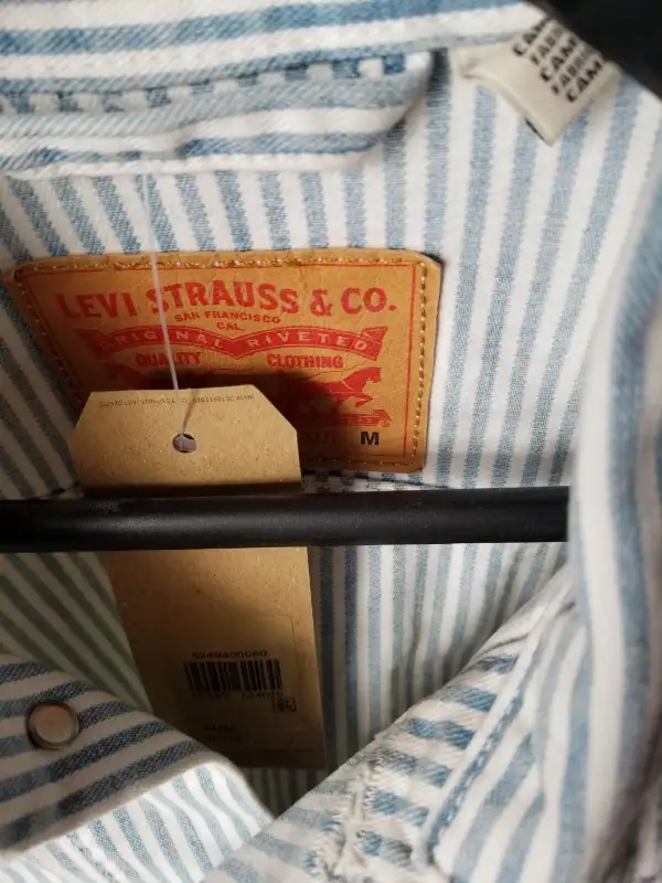 Levi's Trucker Jackets - Size Medium in Men's in Ottawa - Image 7