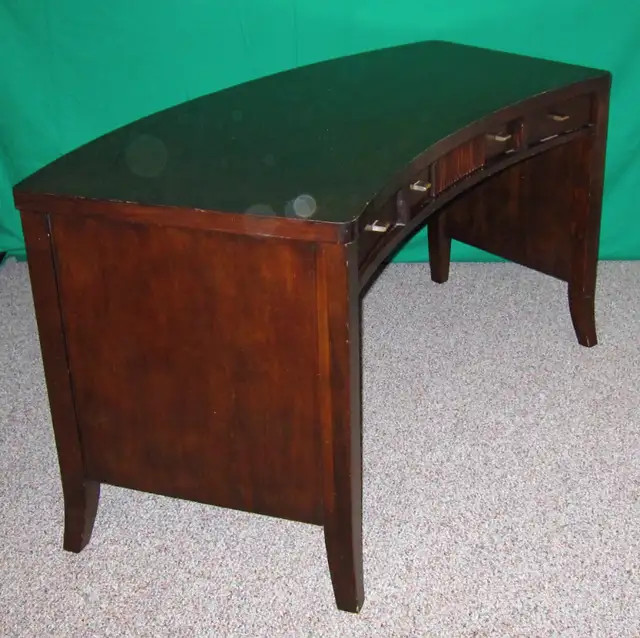 Elegant curved DESK - dark wood in Desks in Ottawa - Image 4