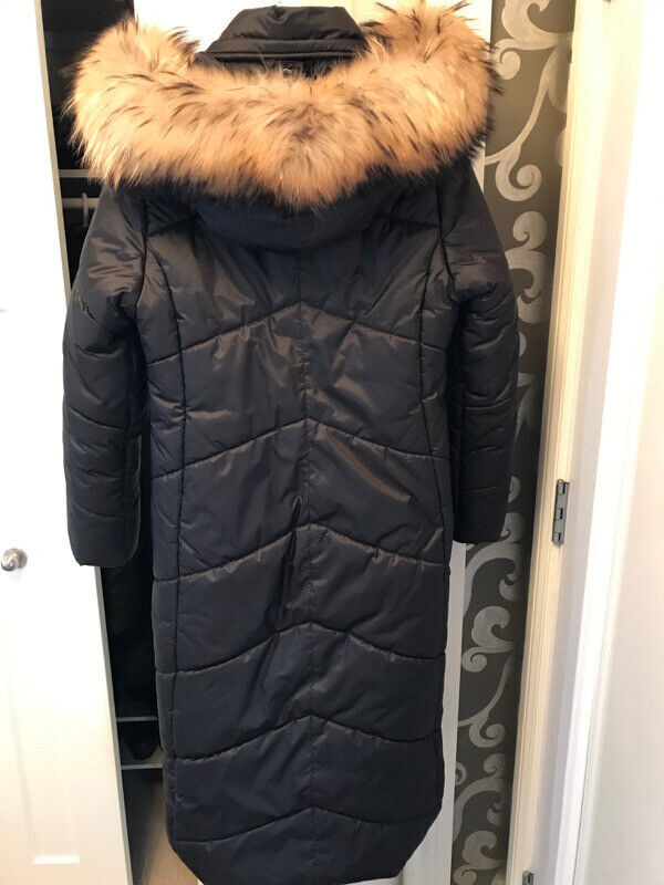 Manteau Kanuk (-30 degré) impeccable dans Femmes - Hauts et vêtements d'extérieur  à Saint-Hyacinthe - Image 2