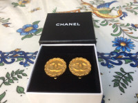 Boutons d'oreilles Chanel vintage