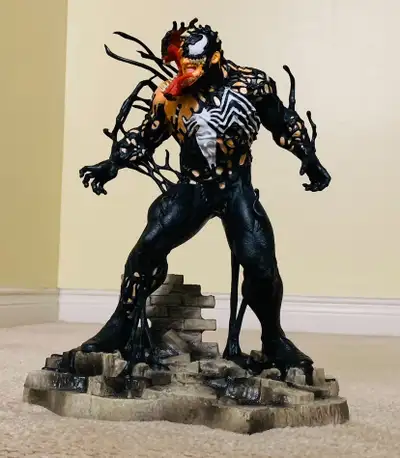 MARVEL GALLERY VENOM GLOW-IN-THE-DARK PVC DIORAMA, View more
