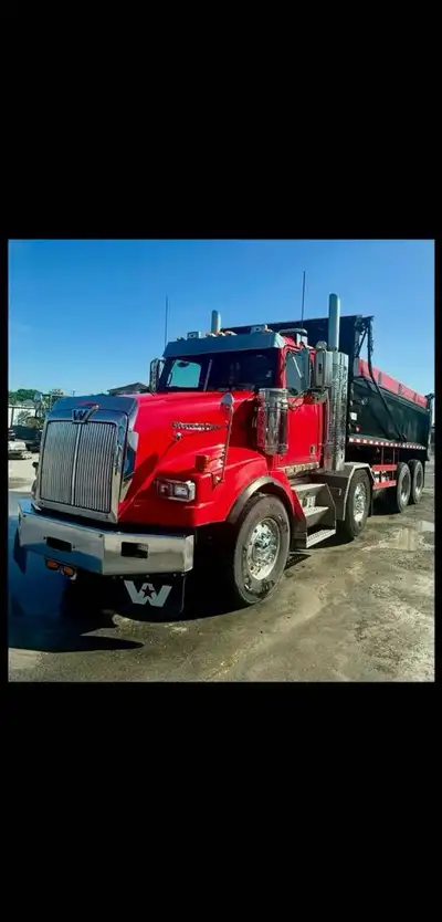 Camion 12 roues à vendre 214 000$ 2022 WesternStar 4900SA km: 180 000 Suspensions: Airliner 46 000 L...