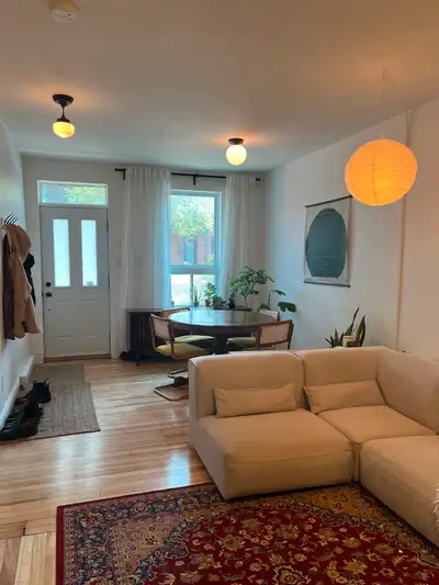 Jolie 4 1/2 avec cours arrière (Rosemont) cession de bail!