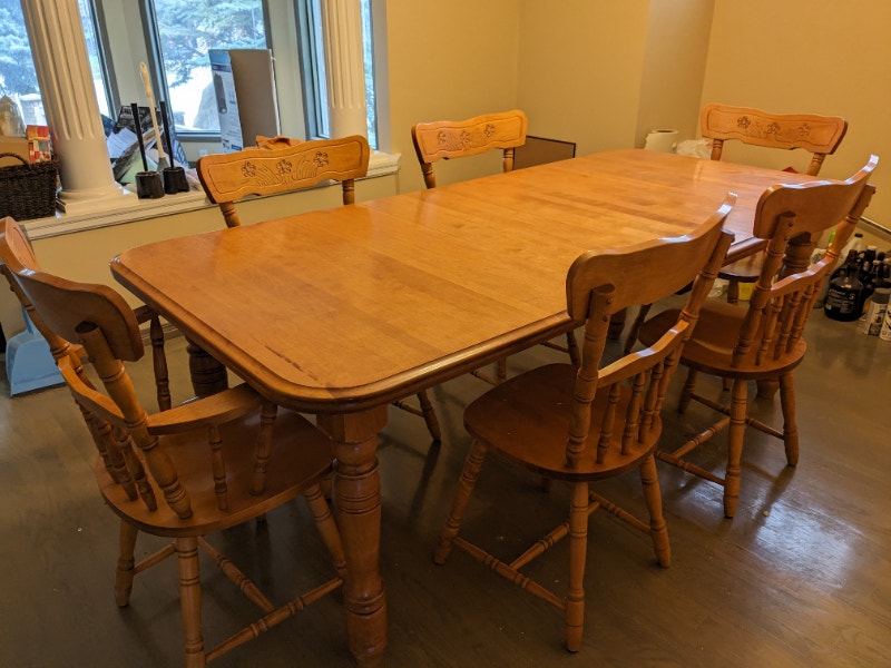 Solid Wood Honey Oak Table Set Used Dining Tables & Sets Calgary