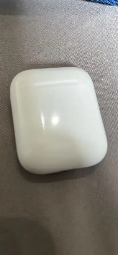 Apple airpods 2nd gen $75 OBO used, still in good condition Cleaned and sanitized Available to drop...