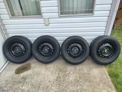 4 pneus d'été neufs incluant les 4 rimes neufs aussi. Grandeur : 185-65-14 pouces Michelin Prix dema...