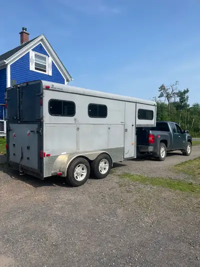 2001 Belore Gooseneck Horse Trailer 3 horse slant load or 2 horse straight load Removable “living qu...