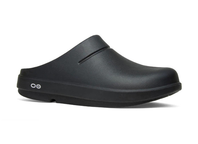 OOfos OOcloogs (Recovery Footwear, Black), M9-W11 - Brand New in Men's Shoes in Hamilton