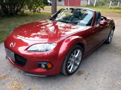 Mint Showroom condition 52,177 kms, Super low mileage Runs and drives like new Stunning copper red m...