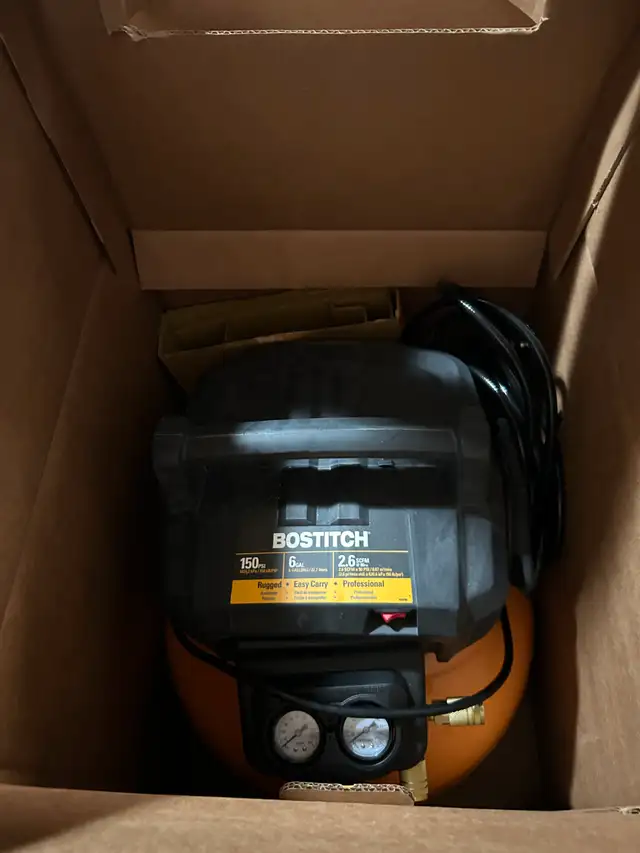 Bostitch Air Compressor & Nailer Kit in Power Tools in Kingston - Image 8