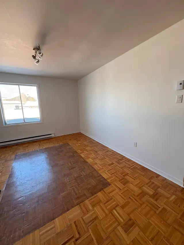 TRES GRAND 4 1/2 à louer à Vimont Laval