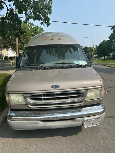 Bubble Van - 308,000 KM - Gasoline - Automatic First come firsts served. Will leave quickly. 514 709...