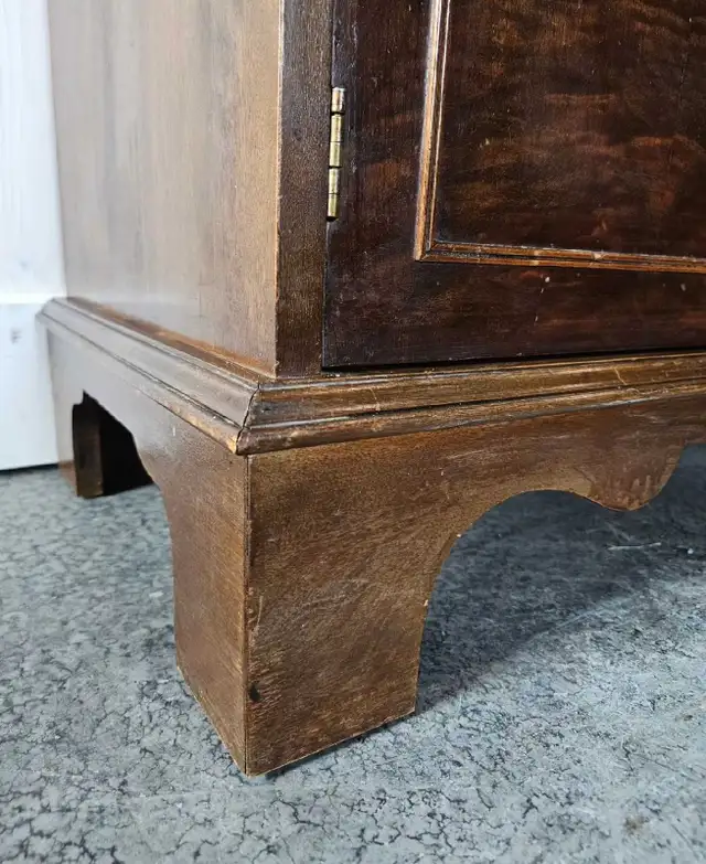 Vintage Tall China Cabinet in Hutches & Display Cabinets in Winnipeg - Image 9