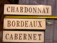 3 cadres en bois des cépages Cabernet, Chardonnay et Bordeaux
