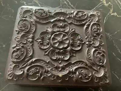 Coffret daggueréotype étui à photo ancien, petit chevalet en laiton et boîte décorative en bois. Ces...