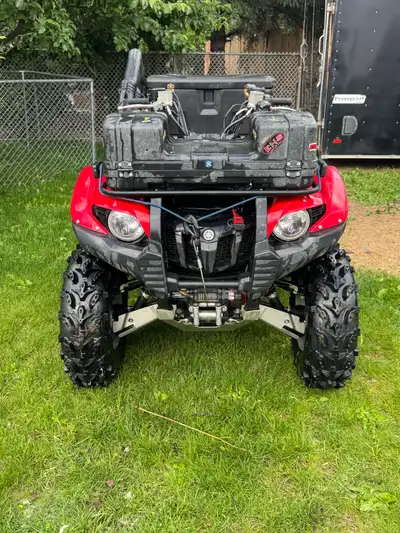2014 Yamaha Grizzly 700 for sale. 2465 Kms on the bike. Grizz will be sold with full skid plates, wi...