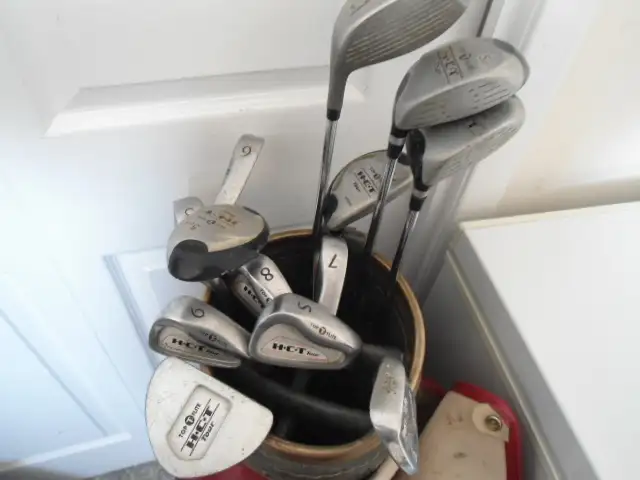 SET OF MEN'S RIGHT HANDED GOLF CLUBS WITH GOLF BAG in Golf in Sudbury - Image 11