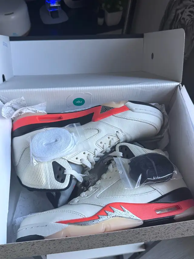 air Jordan 5 Retro in Men's Shoes in City of Montréal - Image 2