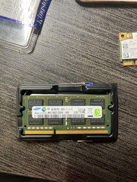 Barette mémoire 4 GB PC3-12800S pour portable